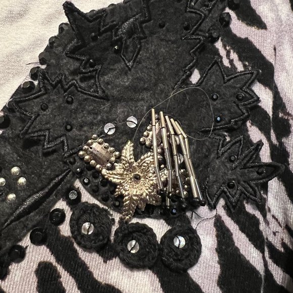 Motive-strechy sweater-zebra print-small-beaded-sequins - Picture 5 of 8